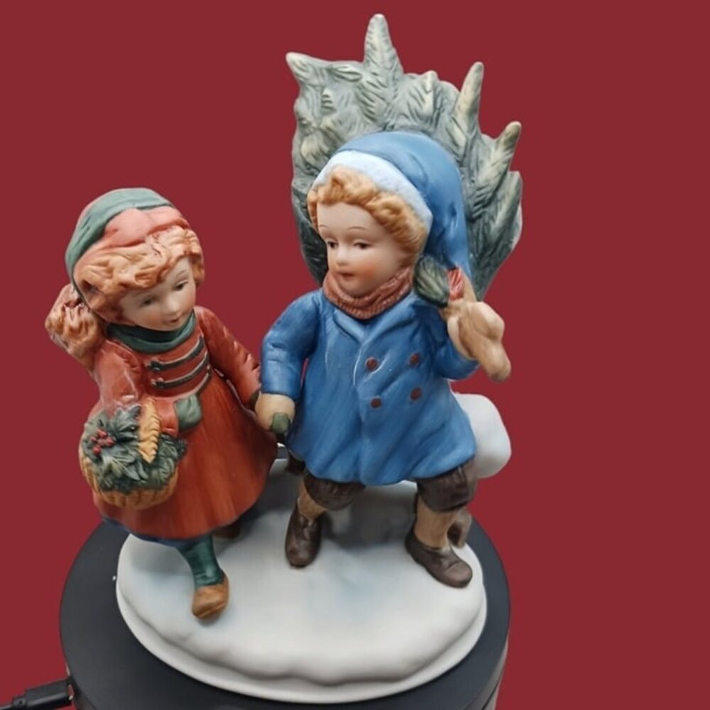 Avon vtg christmas memories figurine
